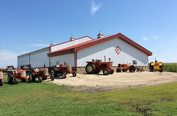 Palmer, IA, Allis Chalmers storage and display, antique tractor storage, shop, Tom Will Contractor Inc, Lester Buildings
